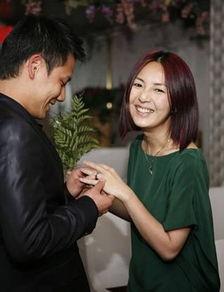 娱乐圈甜蜜姐弟恋,娱乐圈中的浪漫邂逅