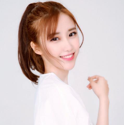 何安琪个人资料,才华横溢的年轻艺术家，探索艺术与生活的完美融合